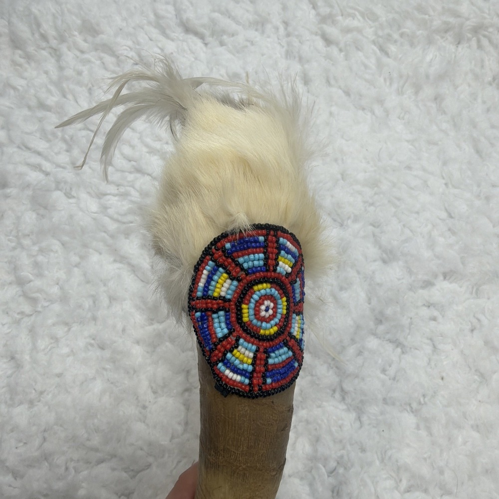 Vintage Native American Hand Beaded Bison Horn With Feather Motif Detail Rare!!